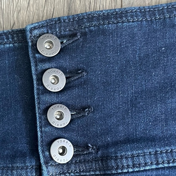 Torrid Jean Shorts Denim Corset High Rise Shortie Short Super Soft Dark Wash 26 - Picture 6 of 10